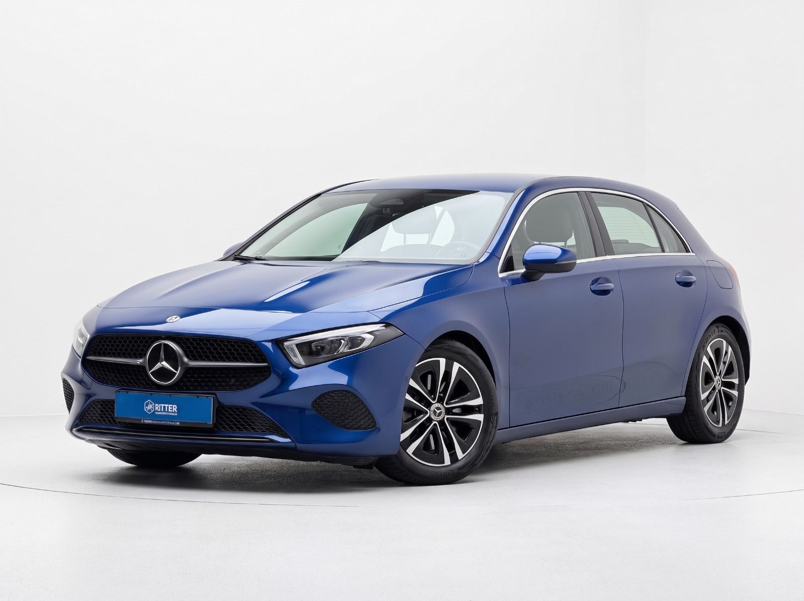 Mercedes-Benz A 250 2024 г. Синий, пробег 55000 км