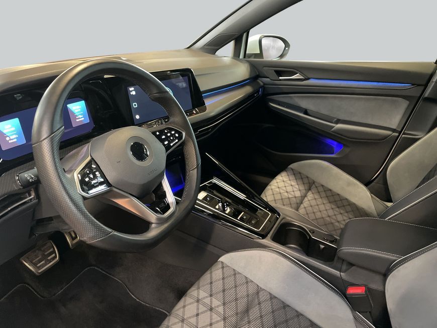 Volkswagen Golf 2023 г. Белый, пробег 30753 км