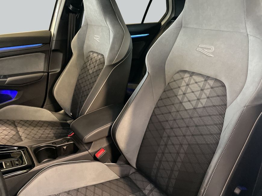 Volkswagen Golf 2023 г. Белый, пробег 30753 км