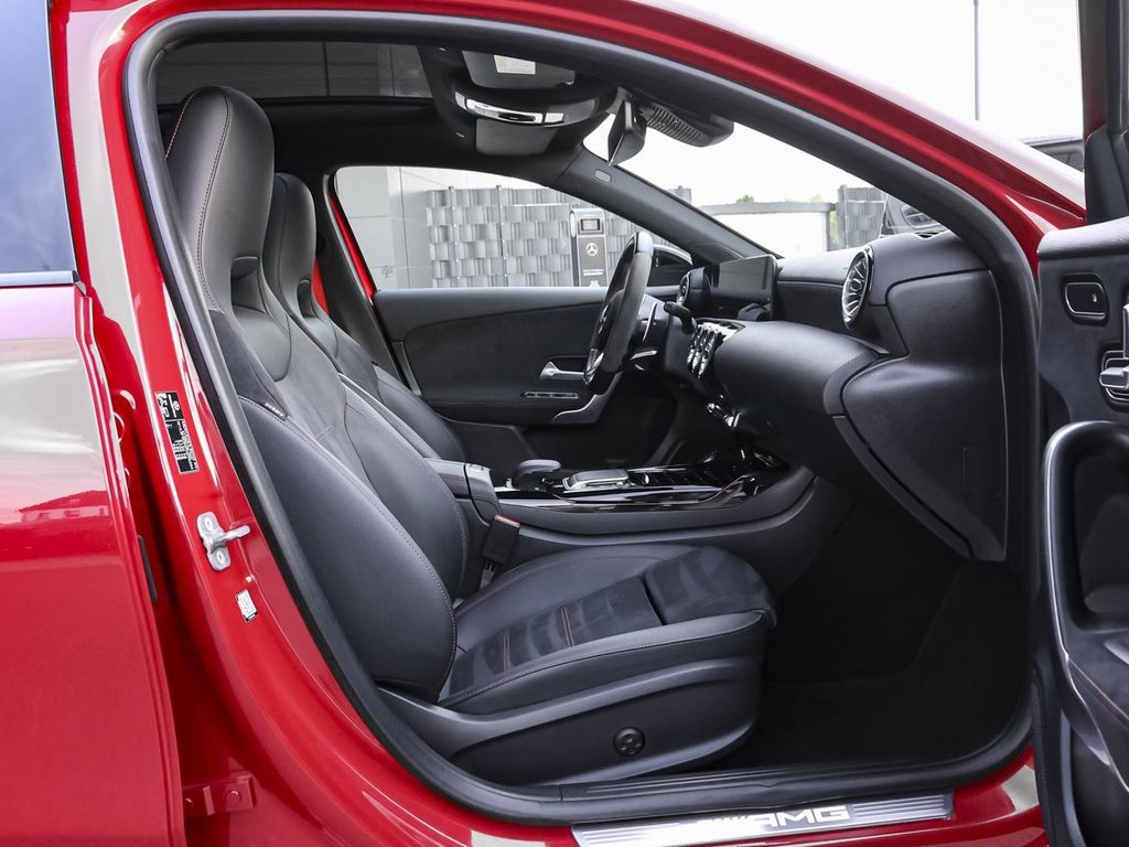 Mercedes-Benz A 45 AMG 2023 г. Красный, пробег 35164 км