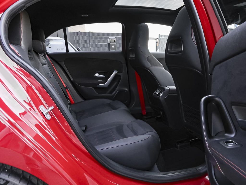 Mercedes-Benz A 45 AMG 2023 г. Красный, пробег 35164 км