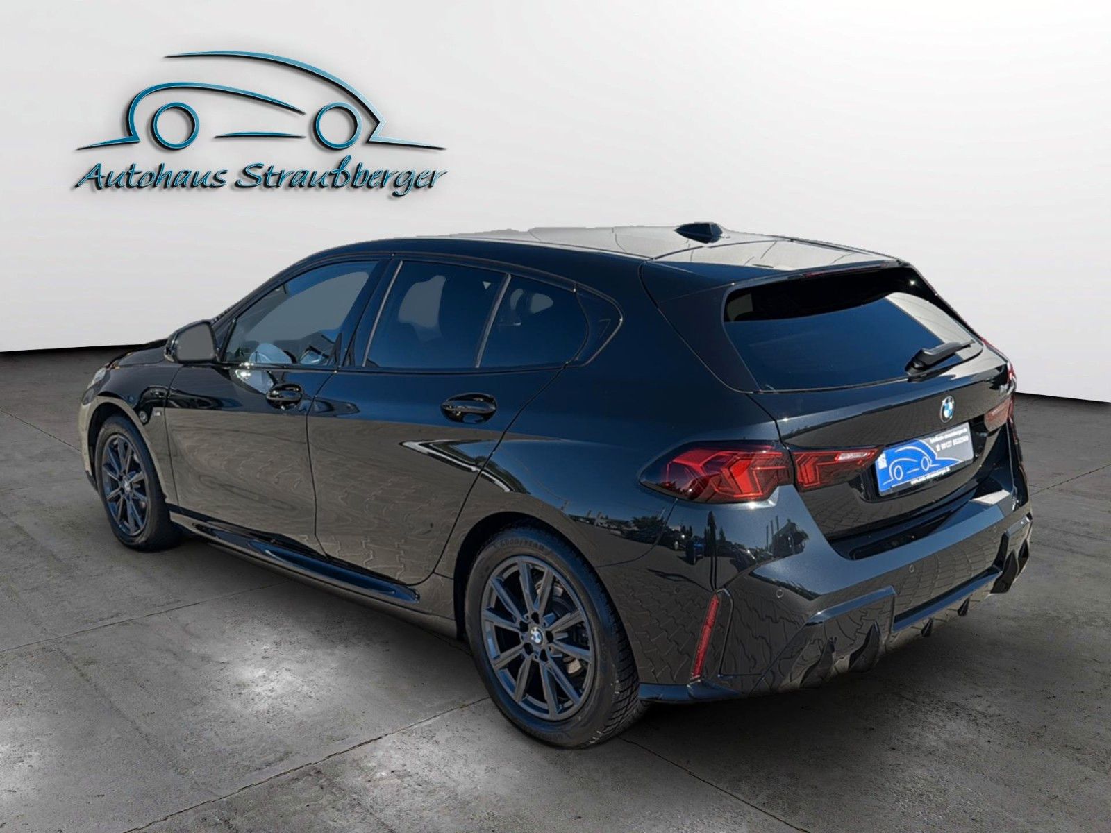 BMW 120 2025 г. Чёрный, пробег 45000 км