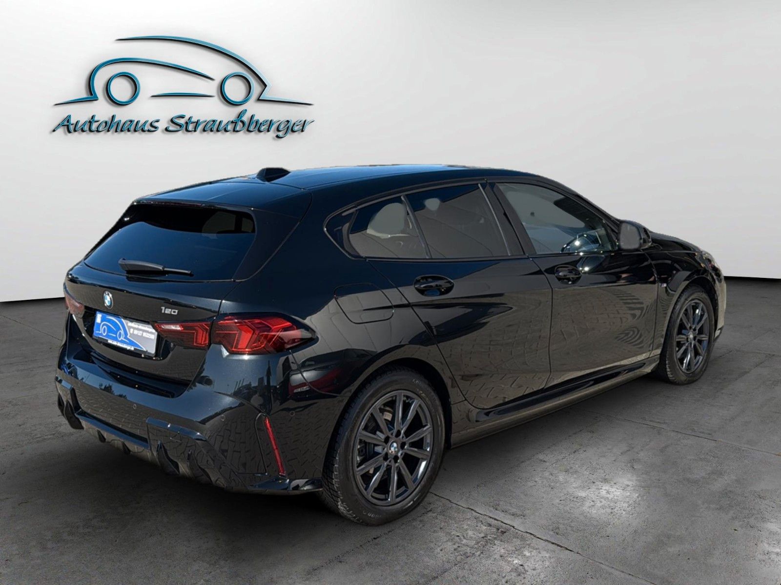 BMW 120 2025 г. Чёрный, пробег 45000 км