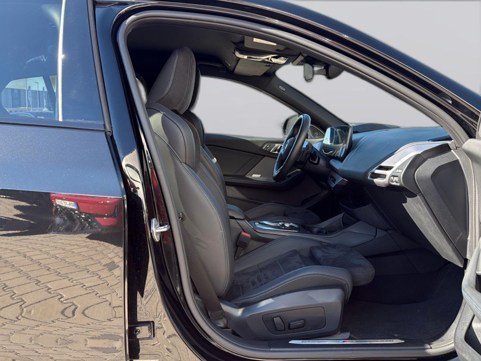 BMW 120 2025 г. Чёрный, пробег 45000 км