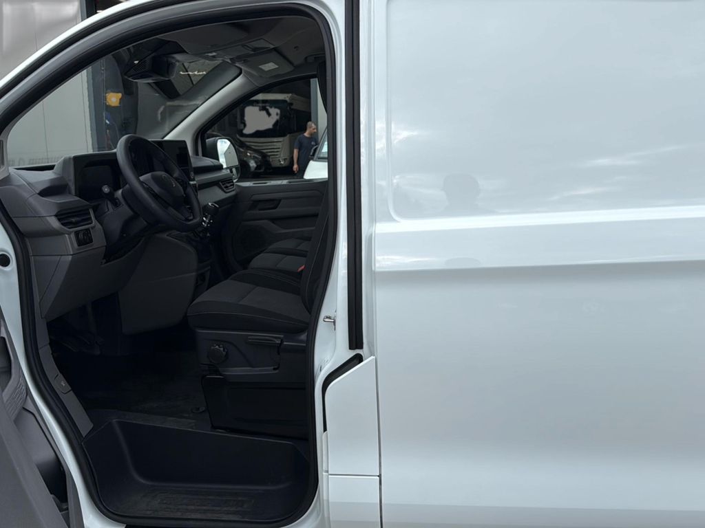 Volkswagen T7 TRANSPORTER 2025 г. Белый, пробег 33000 км