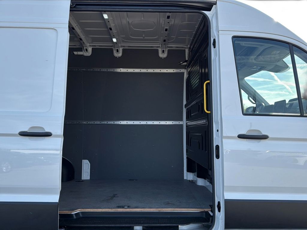 Volkswagen CRAFTER 2025 г. Белый, пробег 37800 км