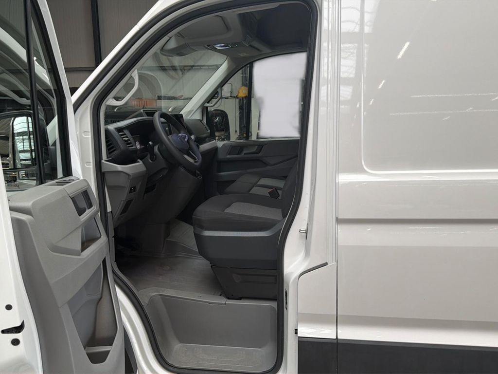 Volkswagen CRAFTER 2025 г. Белый, пробег 35400 км
