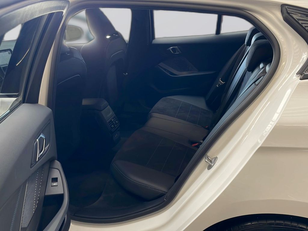 BMW 120 2025 г. Белый, пробег 39700 км