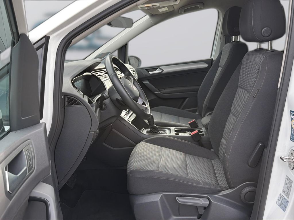 Volkswagen Touran 2025 г. Белый, пробег 46200 км