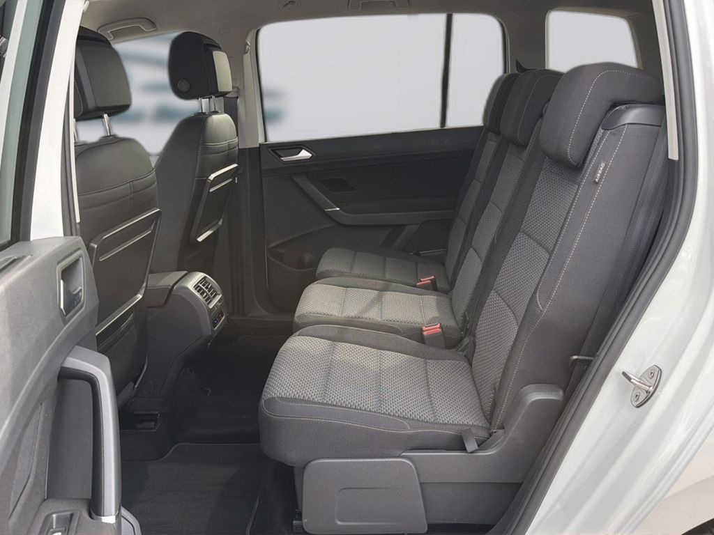 Volkswagen Touran 2025 г. Белый, пробег 46200 км