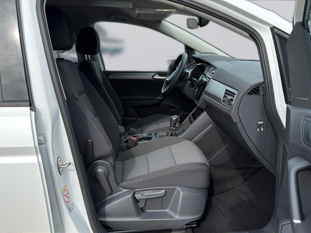 Volkswagen Touran 2025 г. Белый, пробег 46200 км