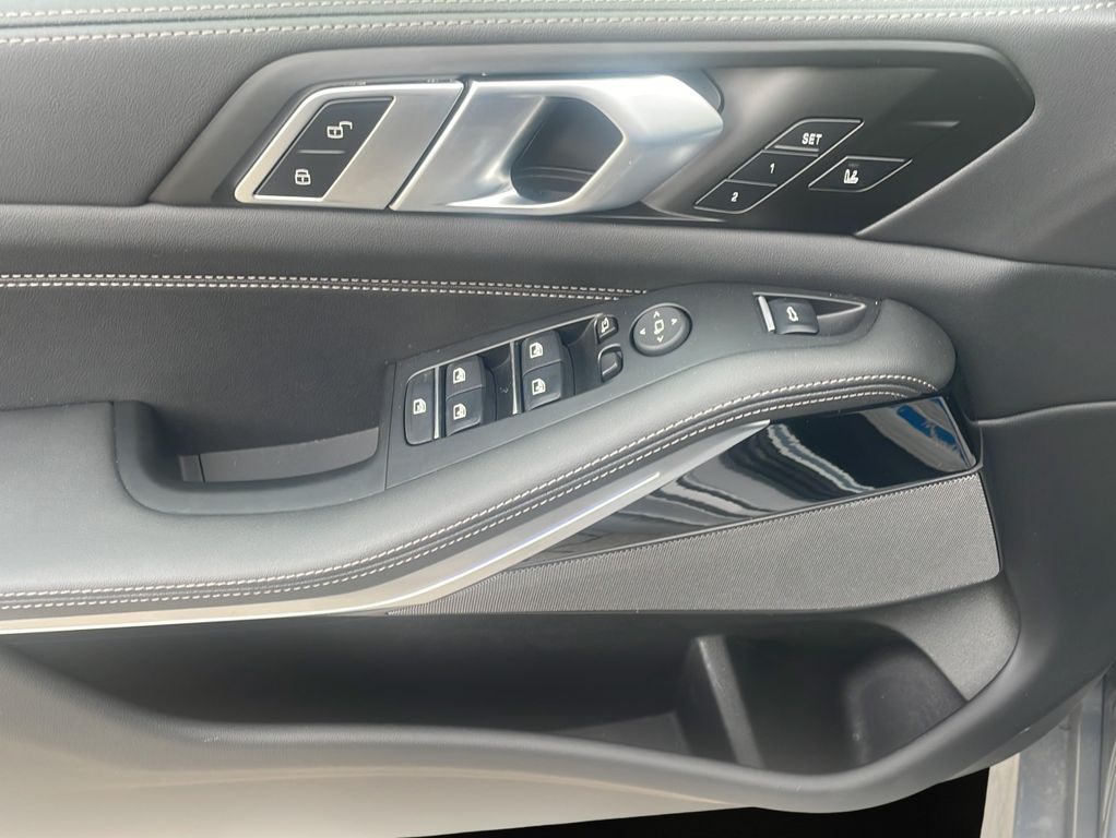BMW X5 2025 г. Серый, пробег 29200 км