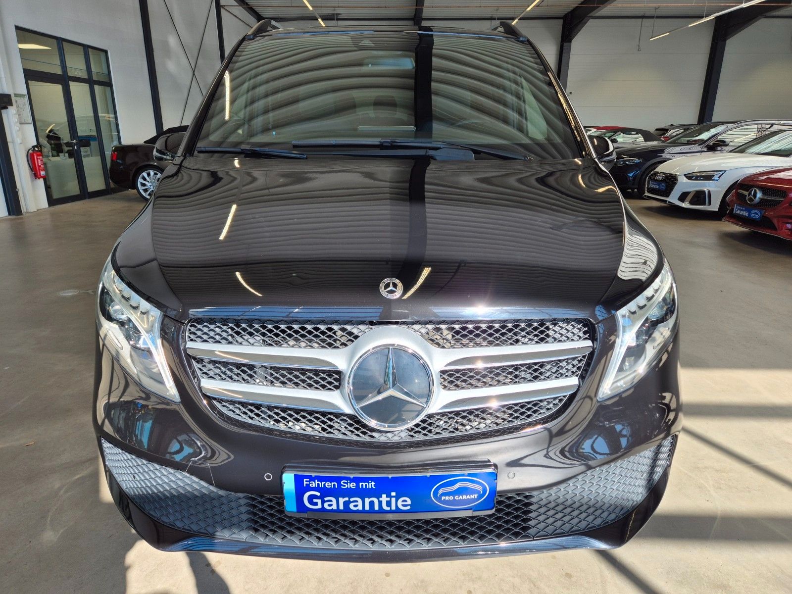 Mercedes-Benz V 250 2022 г. Чёрный, пробег 24000 км