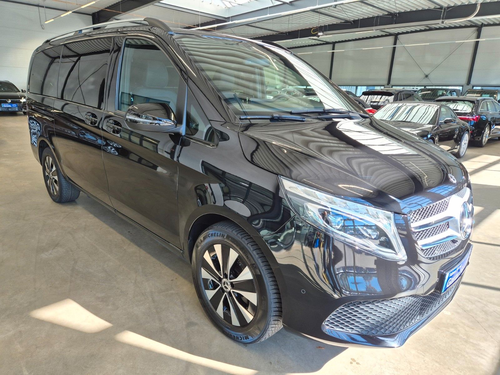 Mercedes-Benz V 250 2022 г. Чёрный, пробег 24000 км