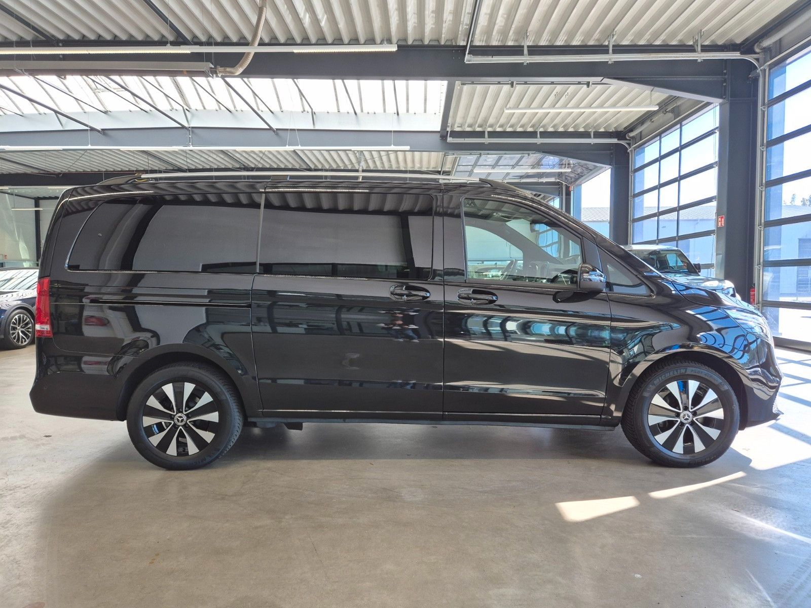 Mercedes-Benz V 250 2022 г. Чёрный, пробег 24000 км