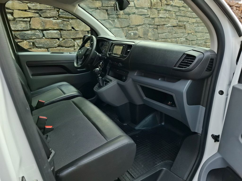 Opel Vivaro 2021 г. Белый, пробег 53000 км
