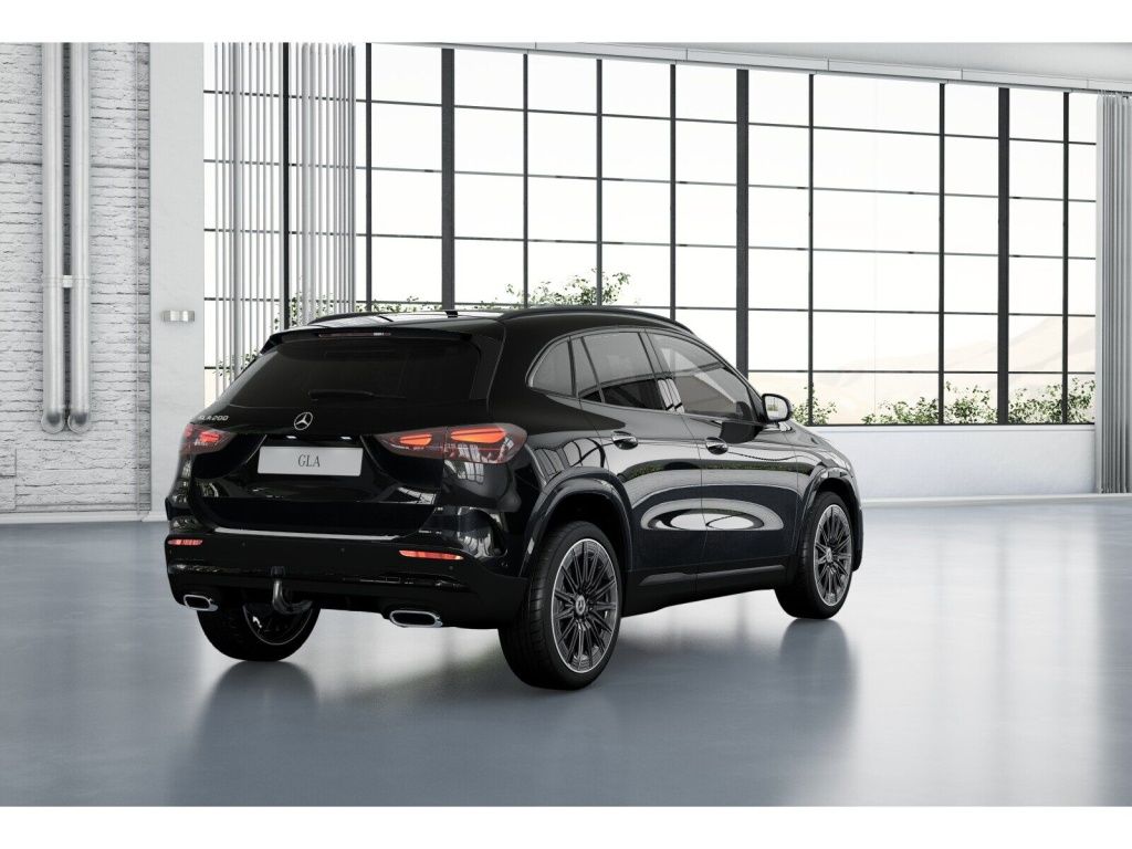 Mercedes-Benz GLA 200 2023 г. Чёрный, пробег 42307 км