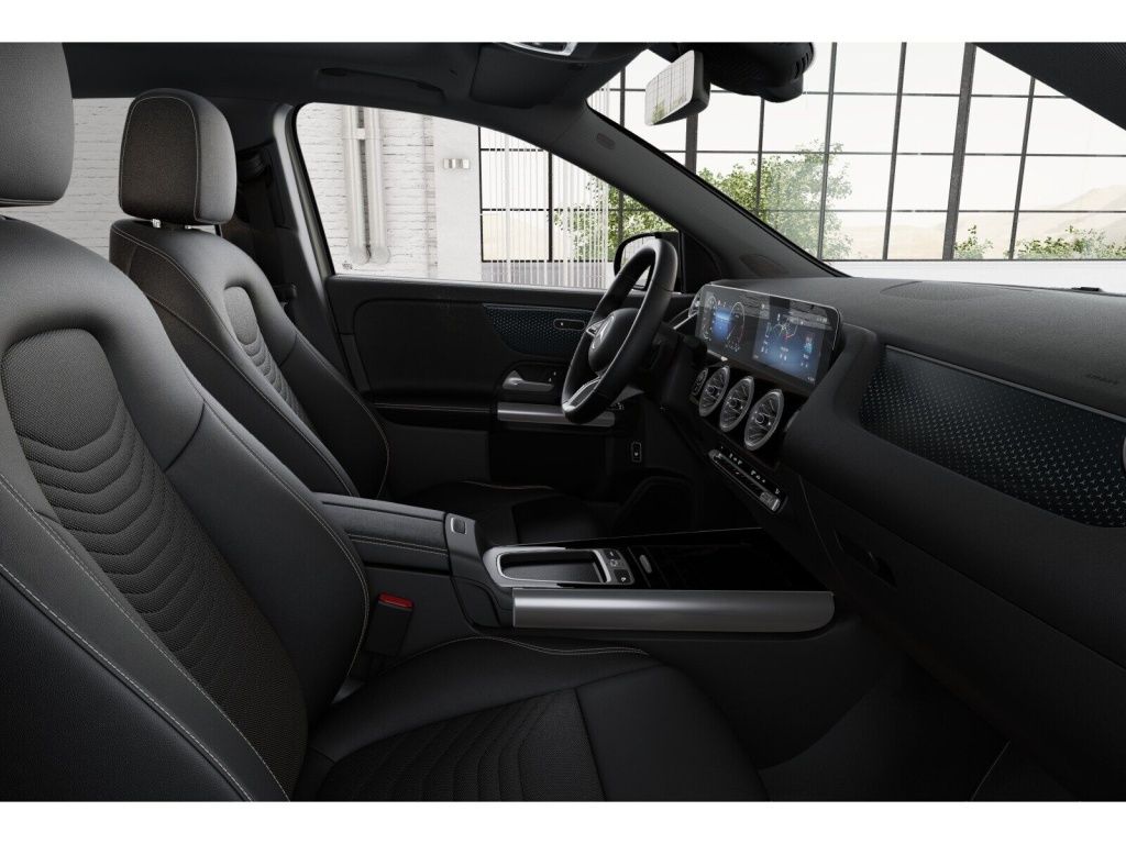 Mercedes-Benz GLA 200 2023 г. Серый, пробег 54901 км