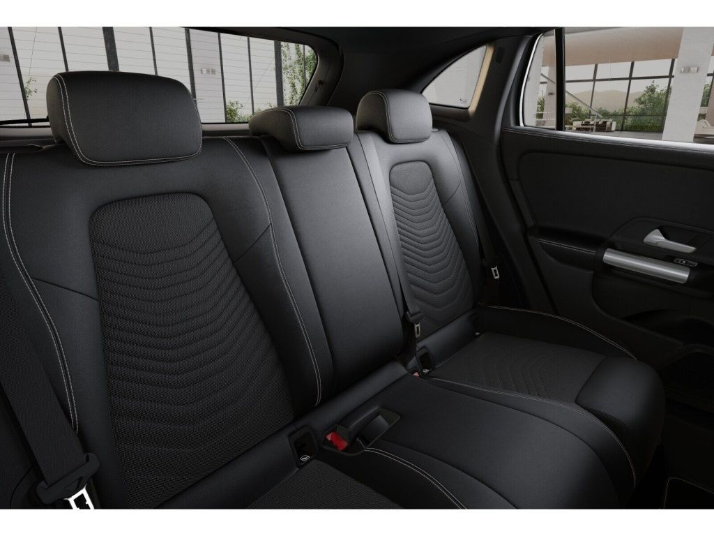 Mercedes-Benz GLA 200 2023 г. Серый, пробег 54901 км