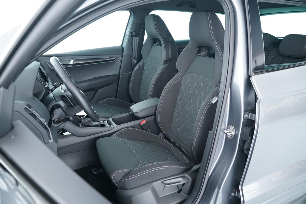 Skoda Karoq 2022 г. Серый, пробег 52667 км