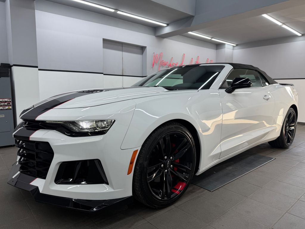 Chevrolet Camaro 2023 г. Белый, пробег 45999 км