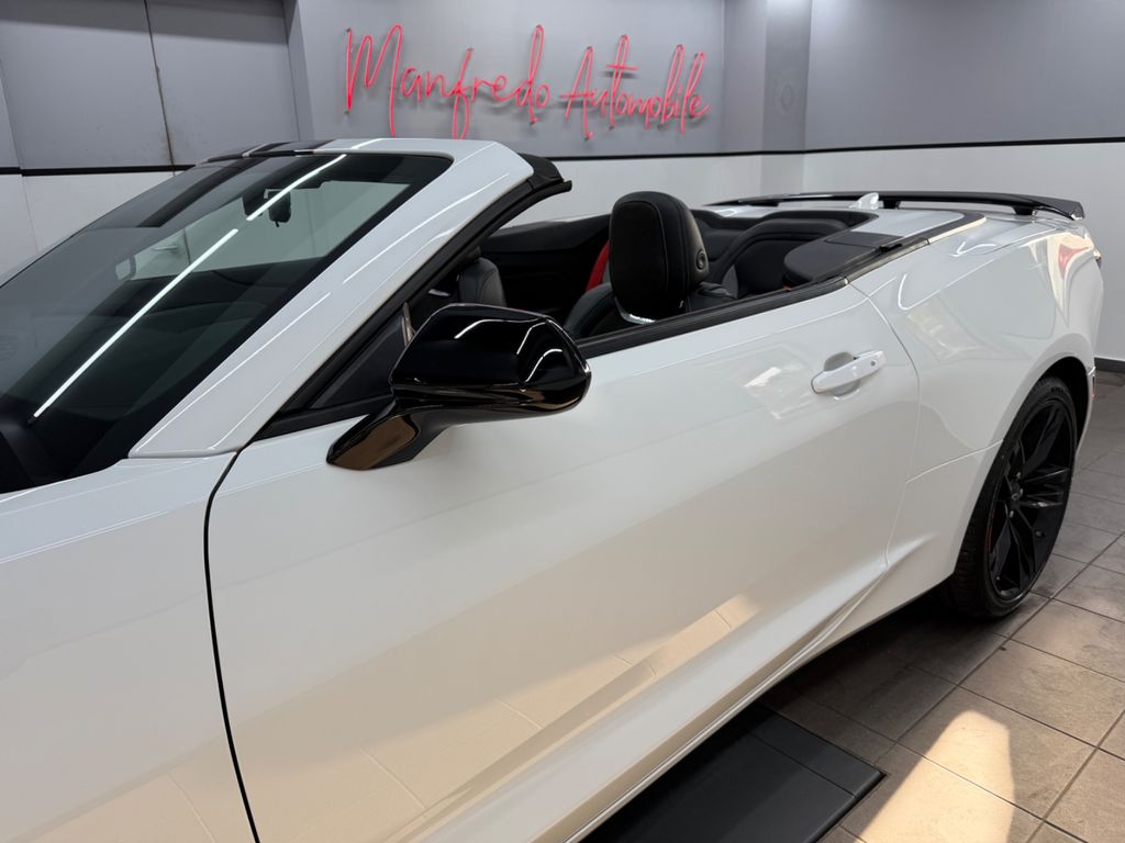 Chevrolet Camaro 2023 г. Белый, пробег 45999 км