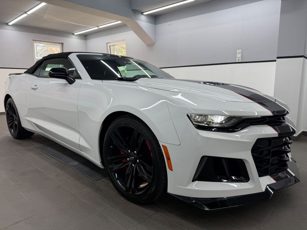 Chevrolet Camaro 2023 г. Белый, пробег 45999 км