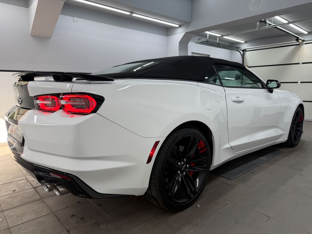 Chevrolet Camaro 2023 г. Белый, пробег 45999 км