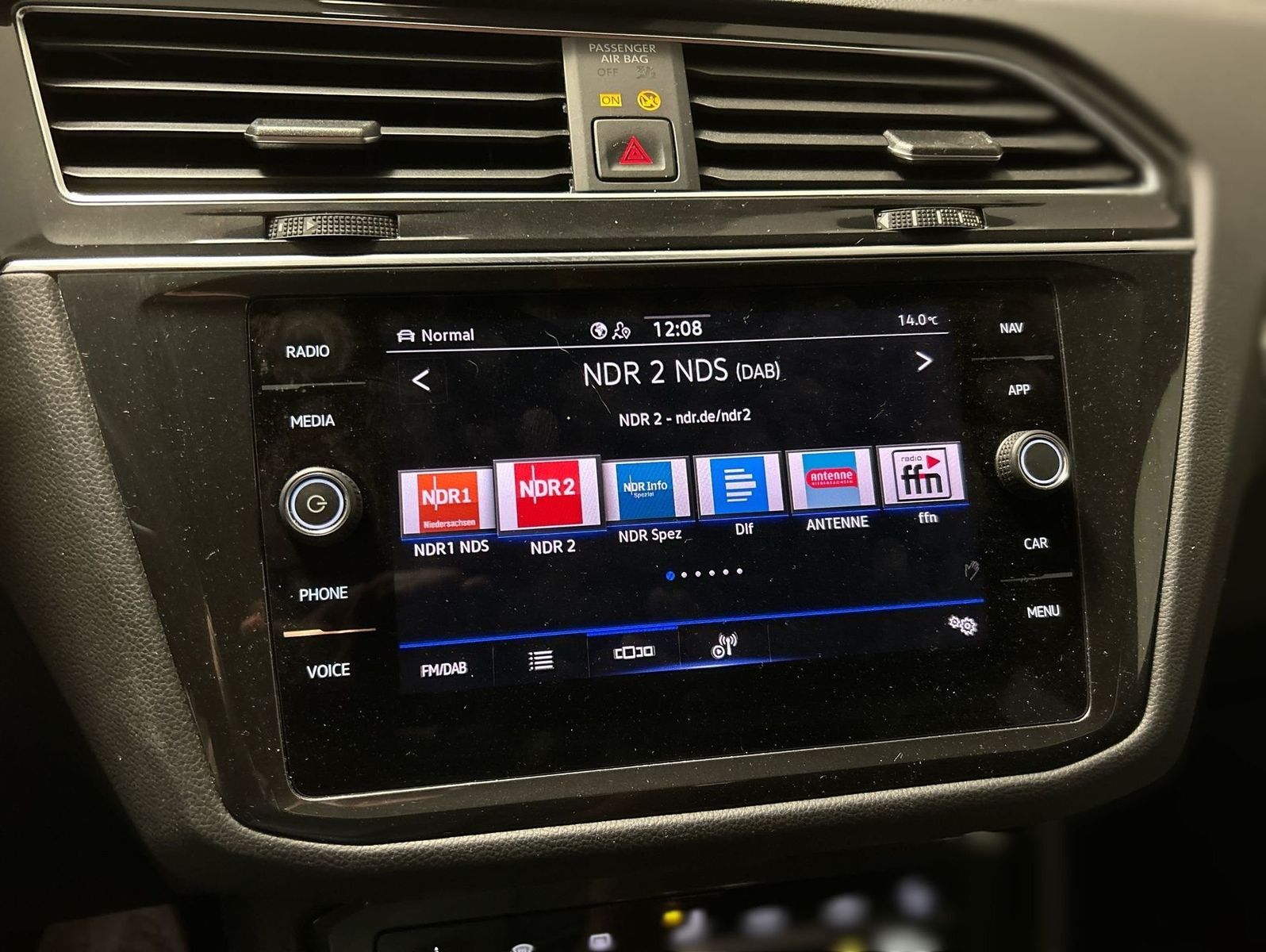 Volkswagen Tiguan 2023 г. Чёрный, пробег 35207 км