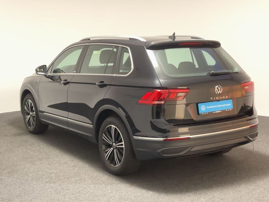 Volkswagen Tiguan 2023 г. Чёрный, пробег 35207 км