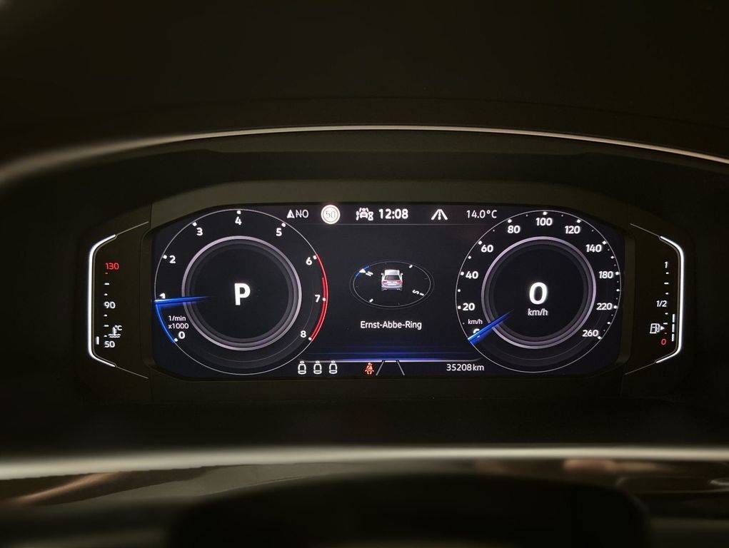 Volkswagen Tiguan 2023 г. Чёрный, пробег 35207 км