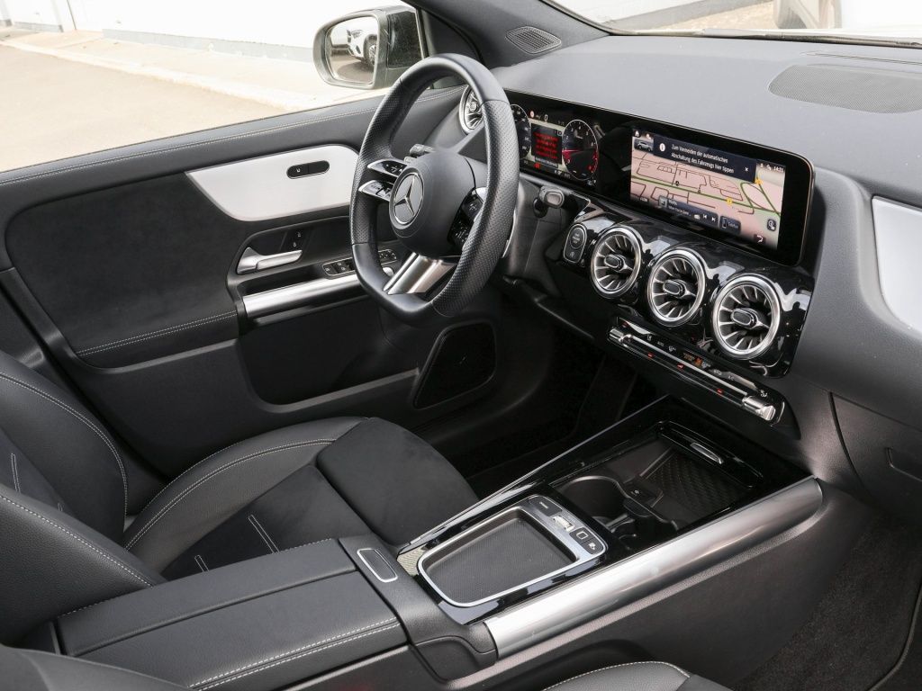 Mercedes-Benz GLA 200 2025 г. Серый, пробег 8847 км