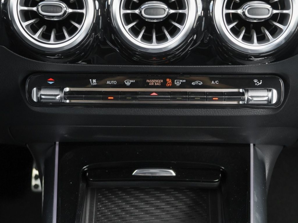 Mercedes-Benz GLA 200 2025 г. Серый, пробег 8847 км