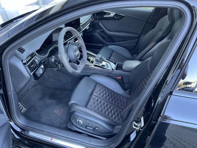 Audi RS4 2023 г. Чёрный, пробег 38990 км