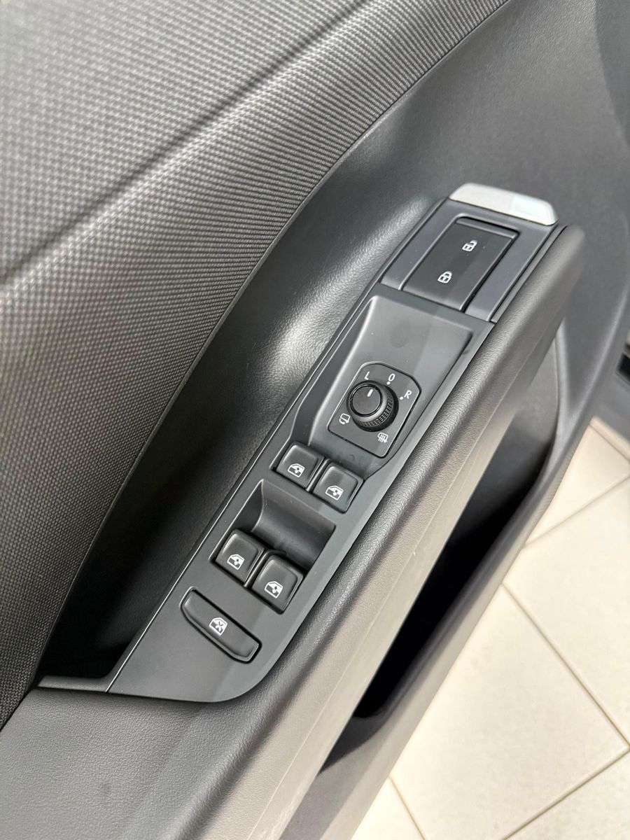 Volkswagen T-Roc 2026 г. Чёрный, пробег 30997 км