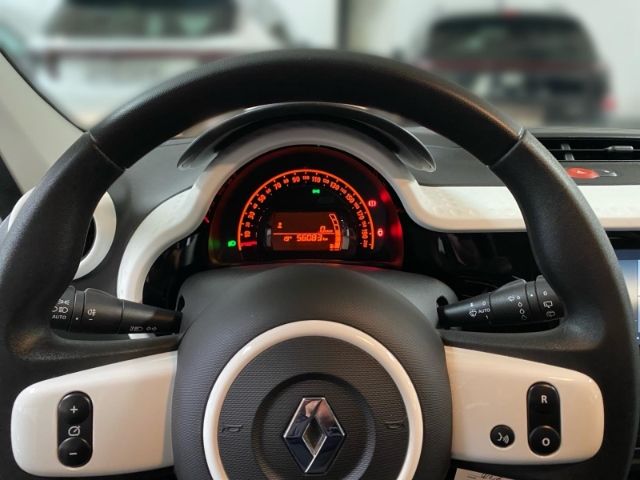 Renault Twingo 2022 г. Белый, пробег 56082 км
