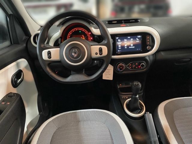 Renault Twingo 2022 г. Белый, пробег 56082 км