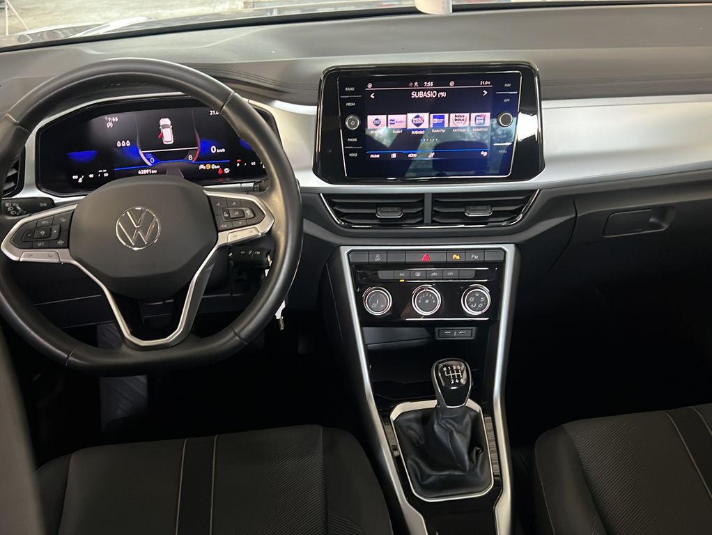 Volkswagen T-Roc 2023 г. Серебристый, пробег 42885 км