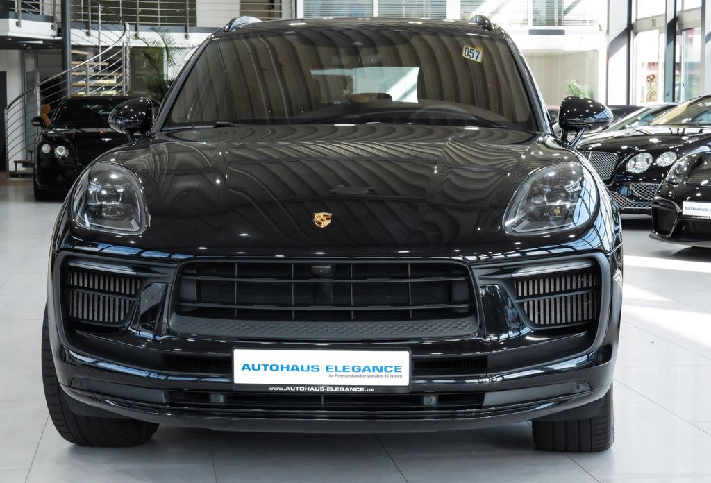 Porsche Macan 2022 г. Чёрный, пробег 53505 км