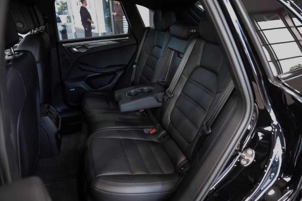 Porsche Macan 2022 г. Чёрный, пробег 53505 км