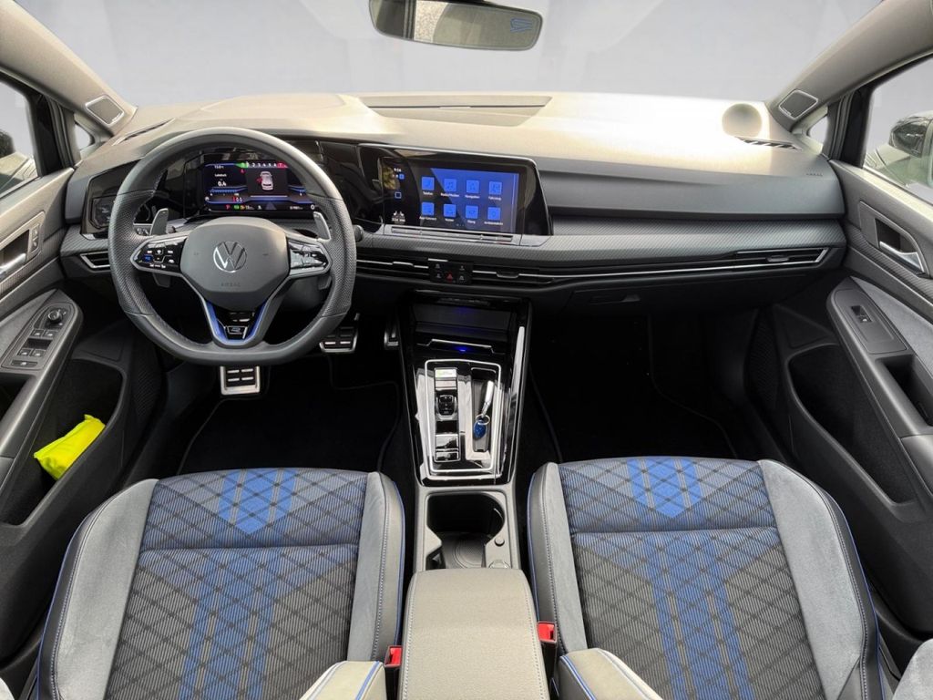 Volkswagen Golf 2023 г. Чёрный, пробег 51879 км