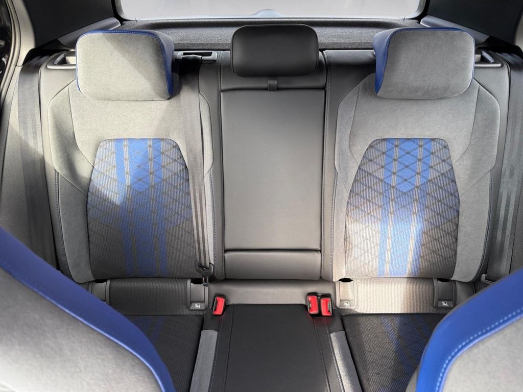 Volkswagen Golf 2023 г. Чёрный, пробег 51879 км