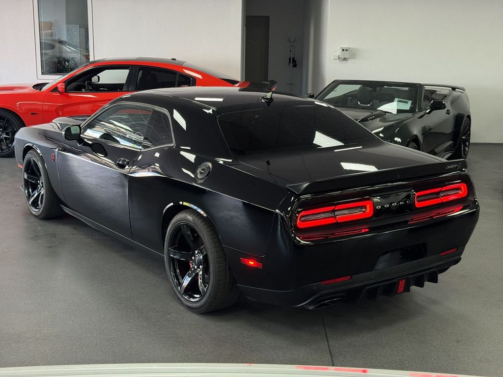 Dodge Challenger 2021 г. Чёрный, пробег 46000 км