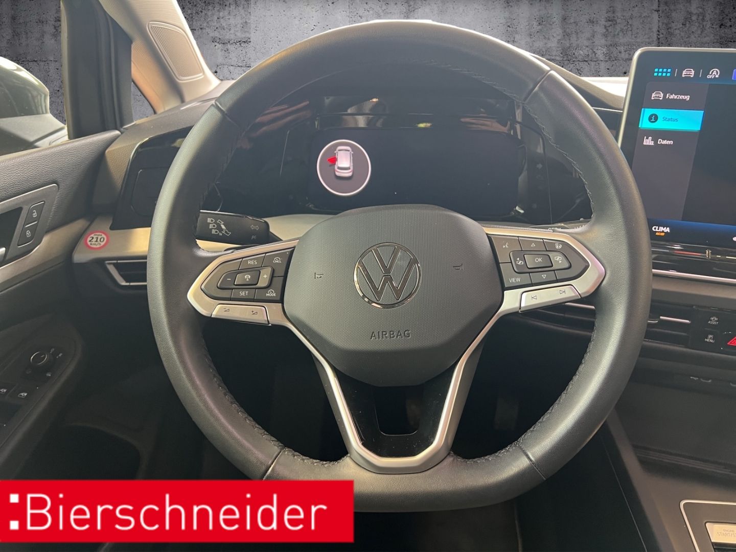 Volkswagen Golf 2024 г. Серый, пробег 31595 км