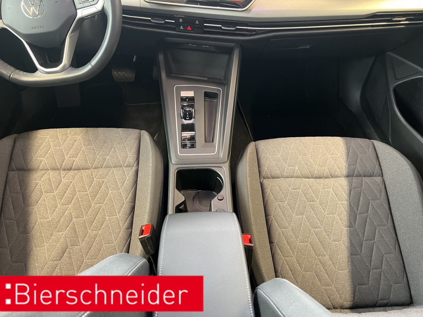 Volkswagen Golf 2024 г. Серый, пробег 31595 км