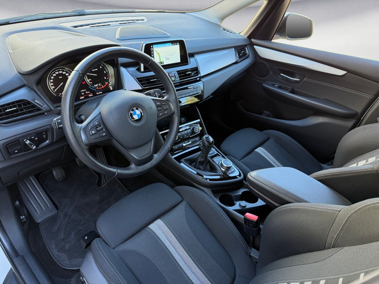 BMW 218 GRAN TOURER 2022 г. Белый, пробег 44846 км