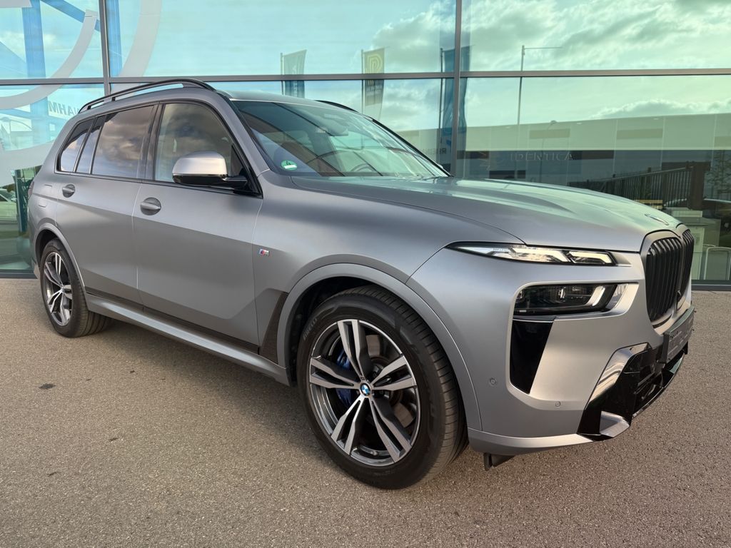 BMW X7 2025 г. Серый, пробег 34122 км
