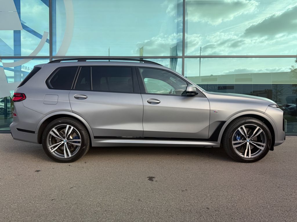 BMW X7 2025 г. Серый, пробег 34122 км