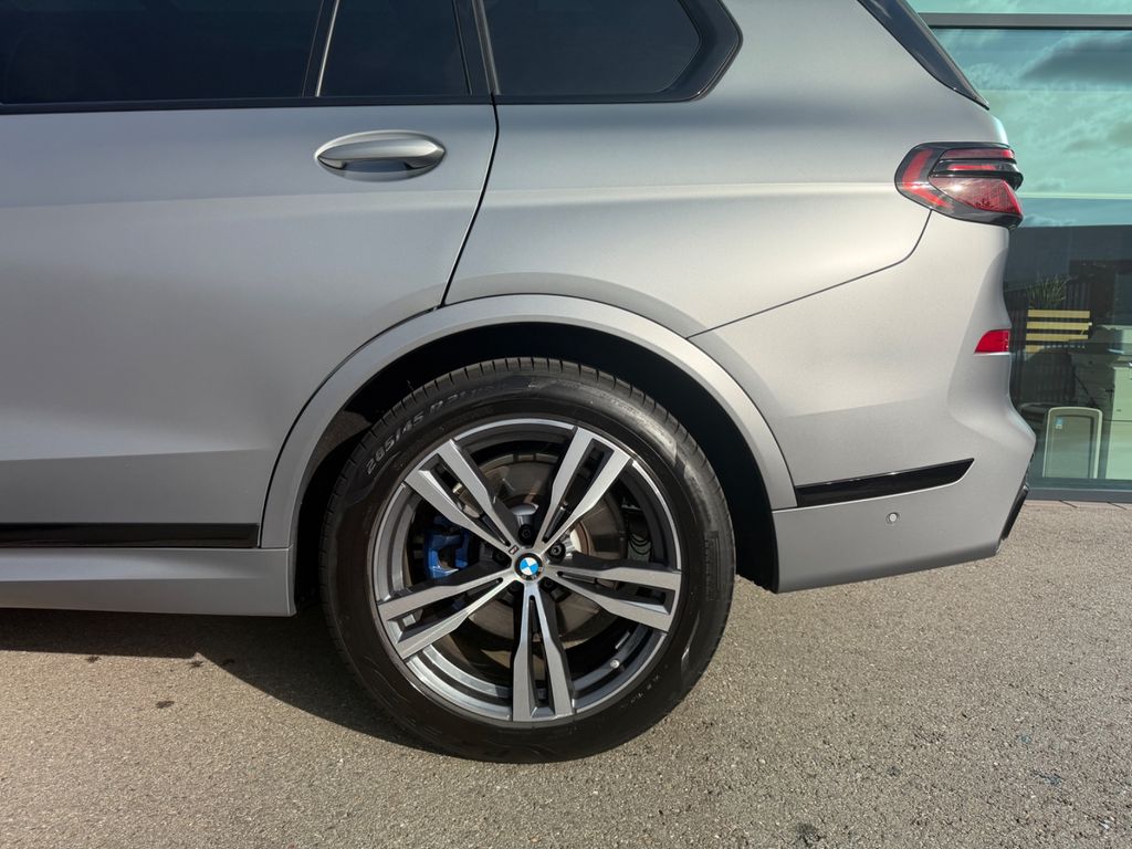 BMW X7 2025 г. Серый, пробег 34122 км