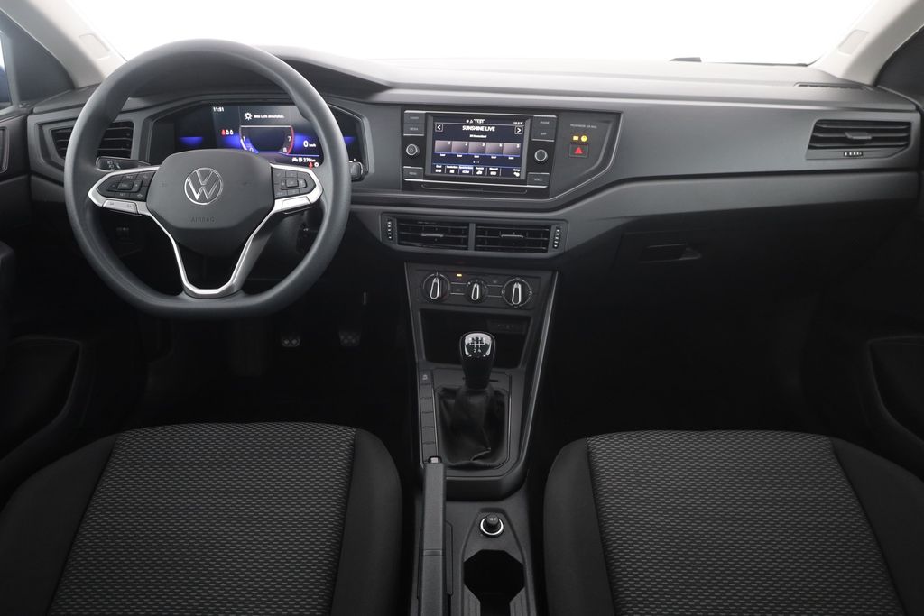 Volkswagen Polo 2023 г. Синий, пробег 22350 км